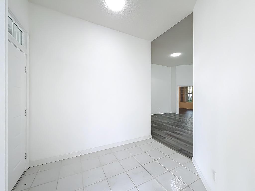 240 NW Bentley Circle