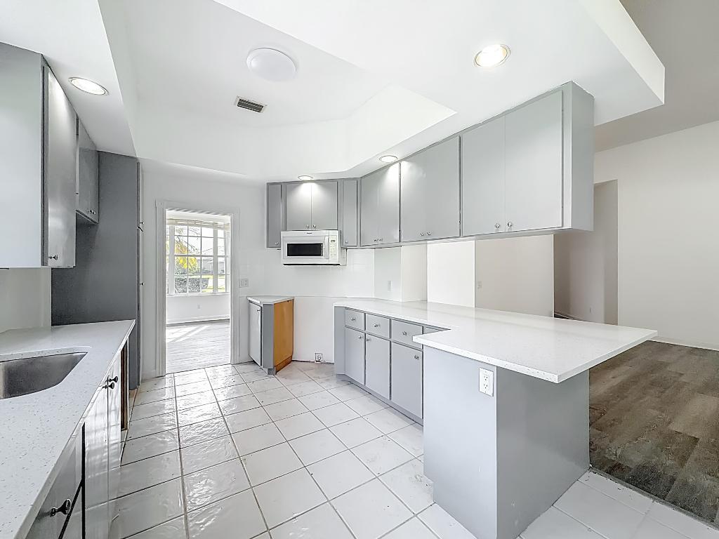 240 NW Bentley Circle