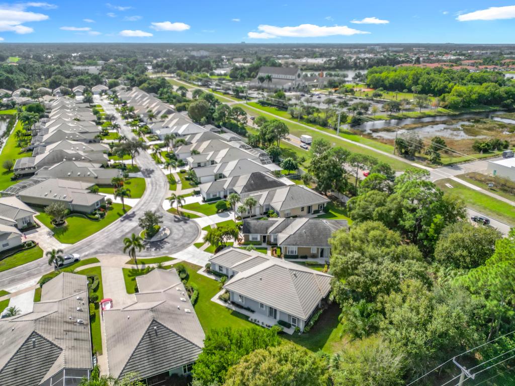 240 NW Bentley Circle