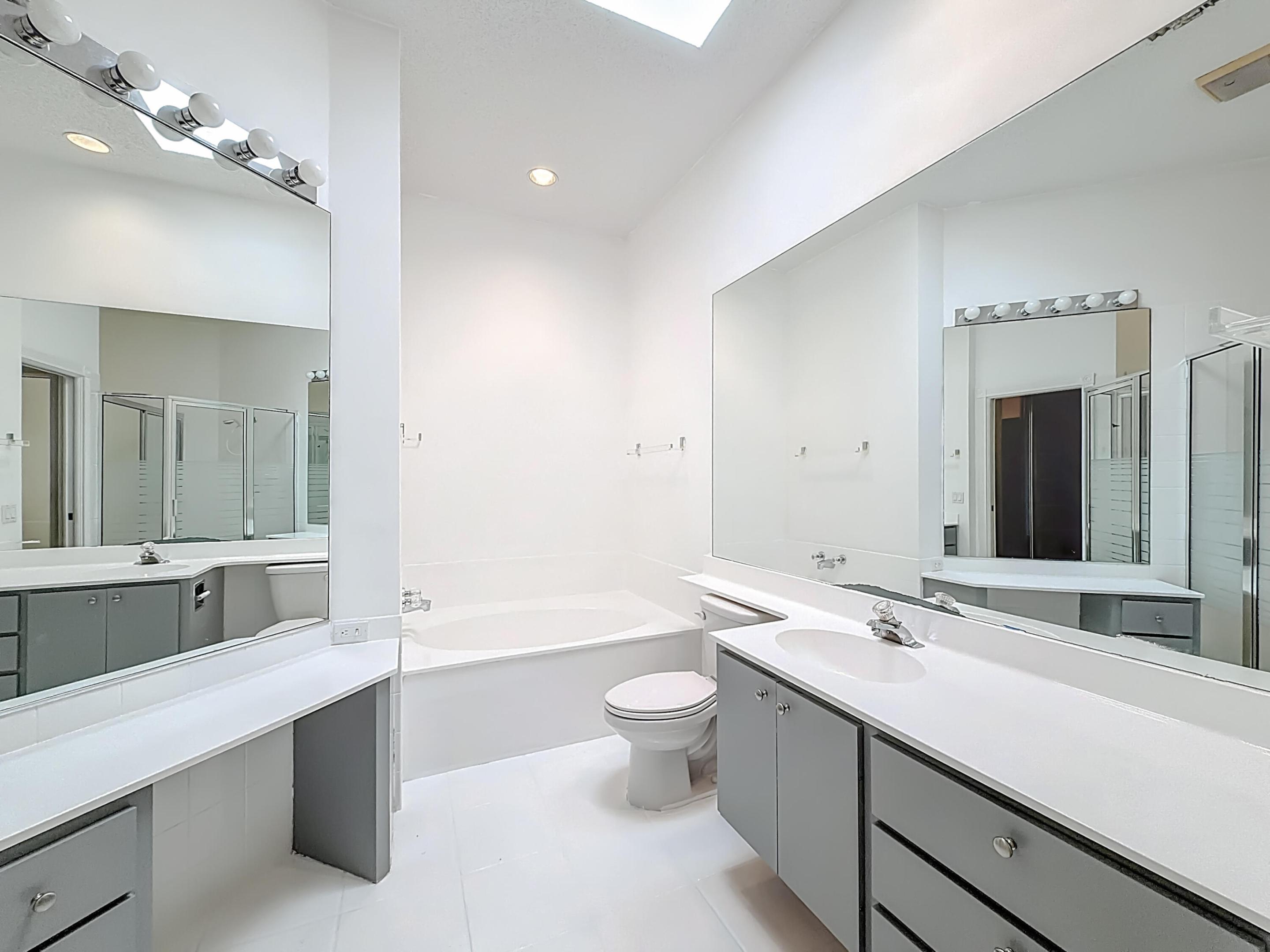 240 NW Bentley Circle