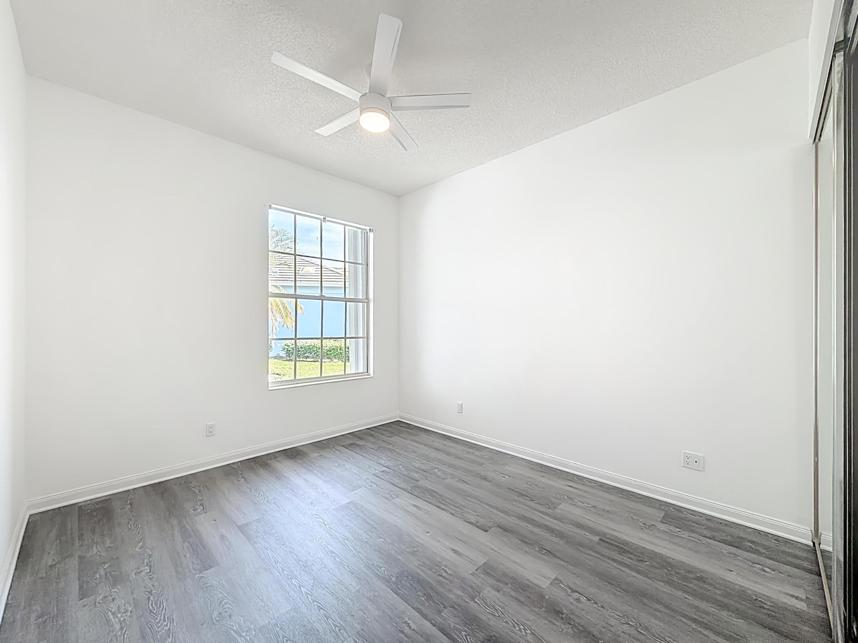 240 NW Bentley Circle