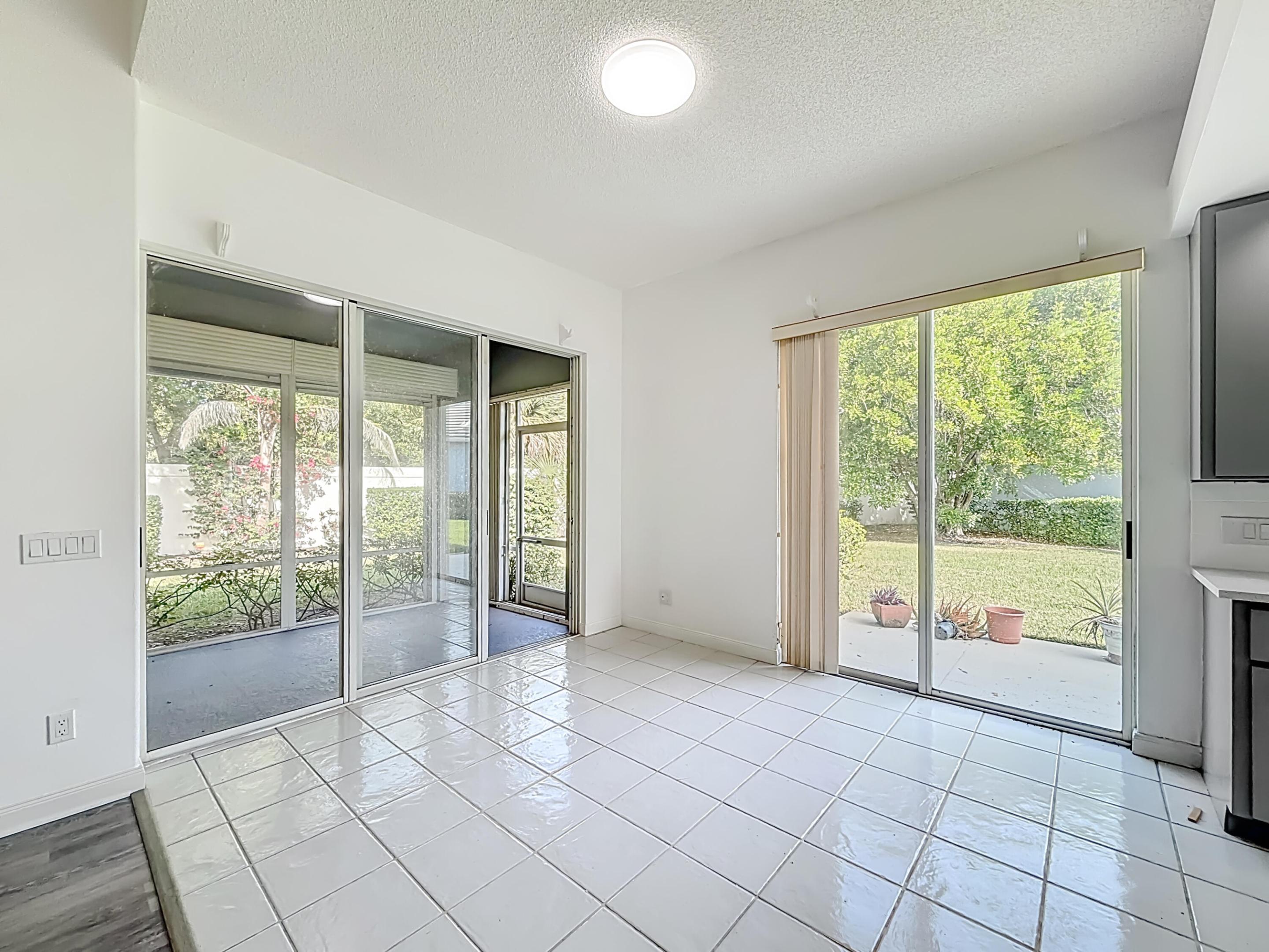 240 NW Bentley Circle