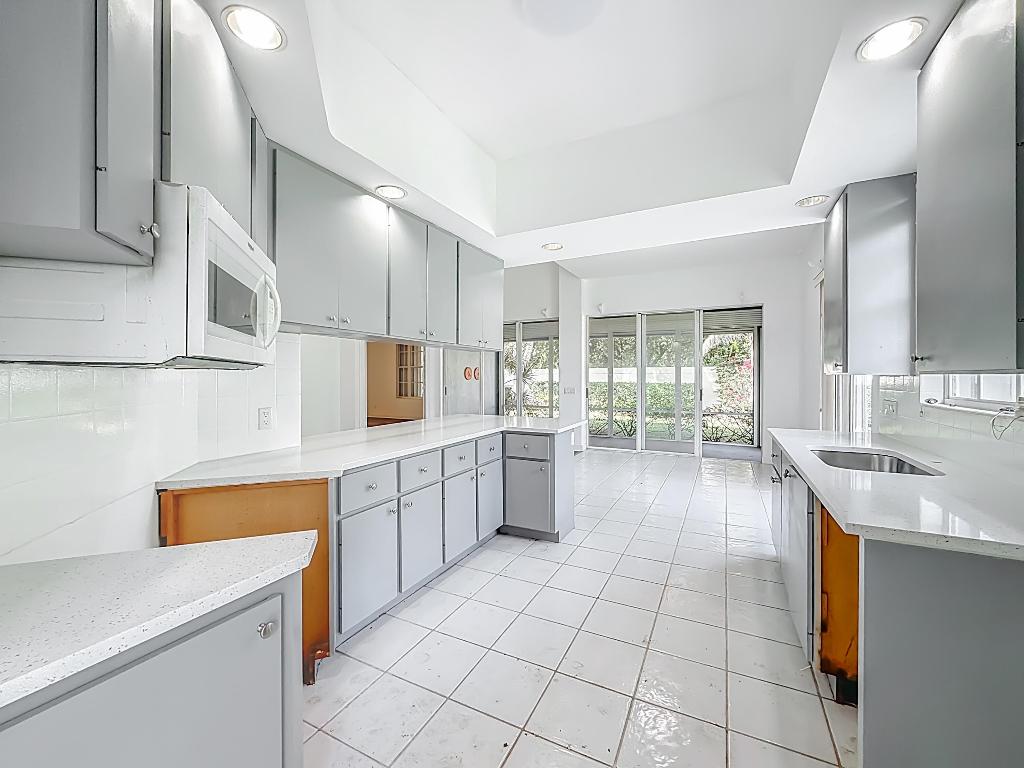 240 NW Bentley Circle