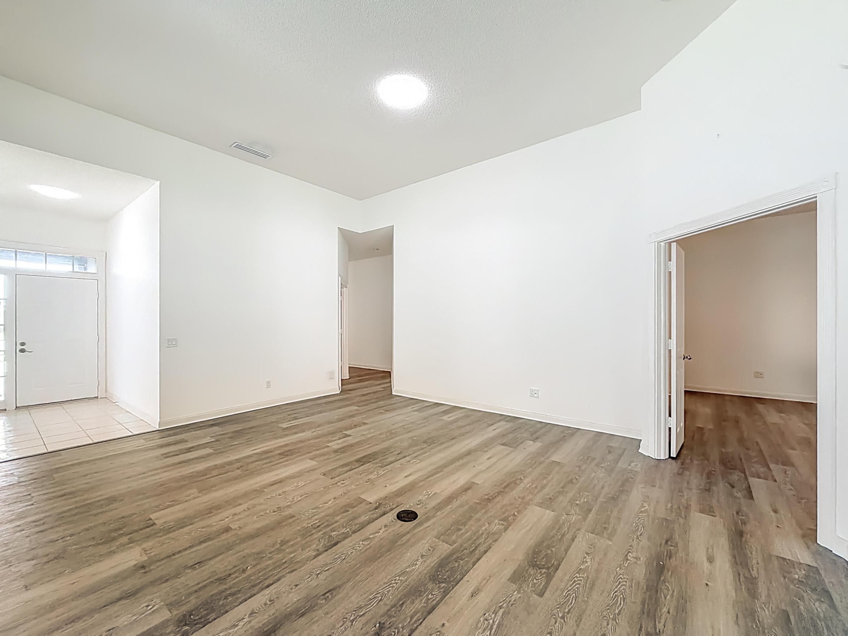 240 NW Bentley Circle