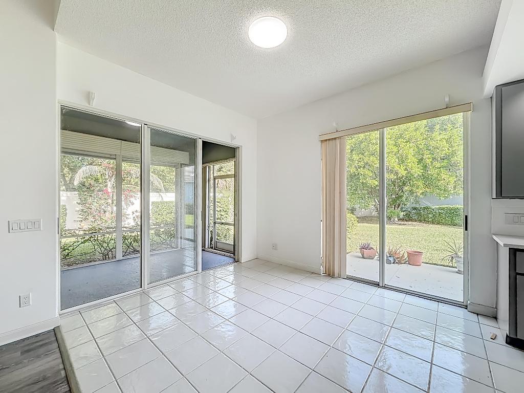 240 NW Bentley Circle