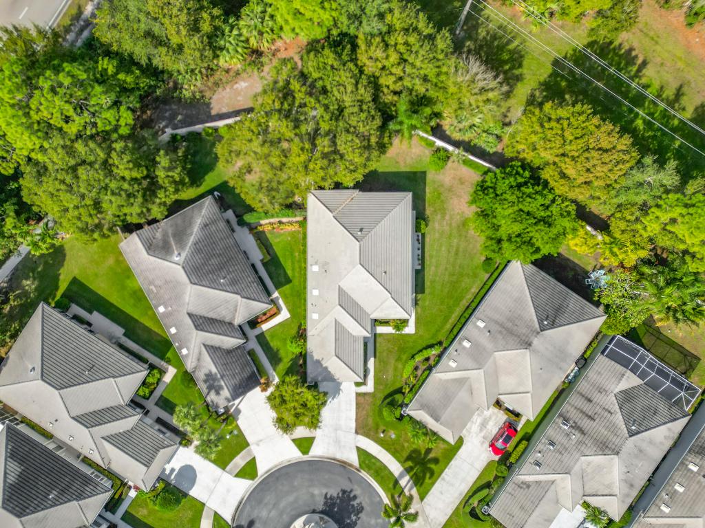 240 NW Bentley Circle