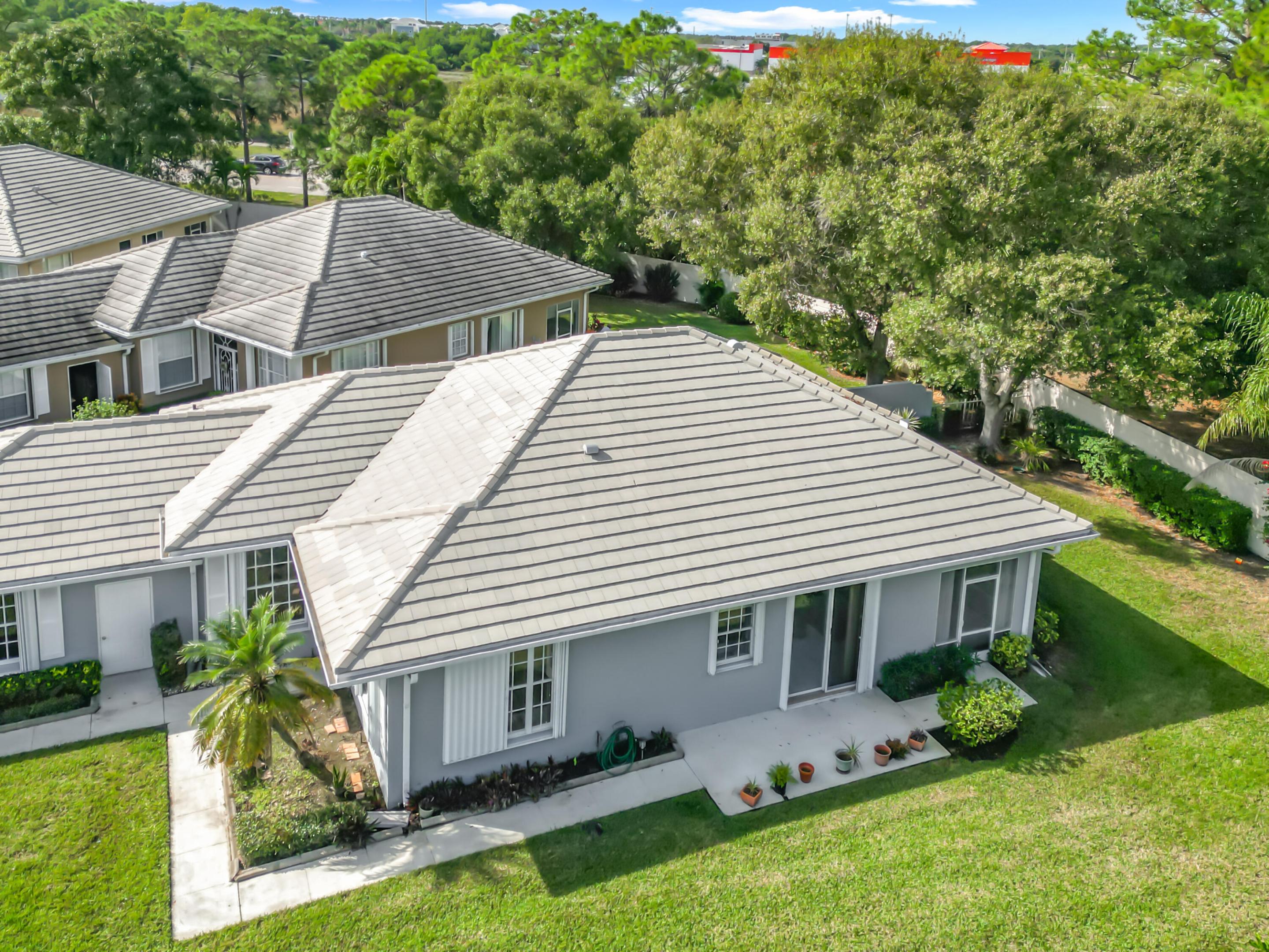 240 NW Bentley Circle