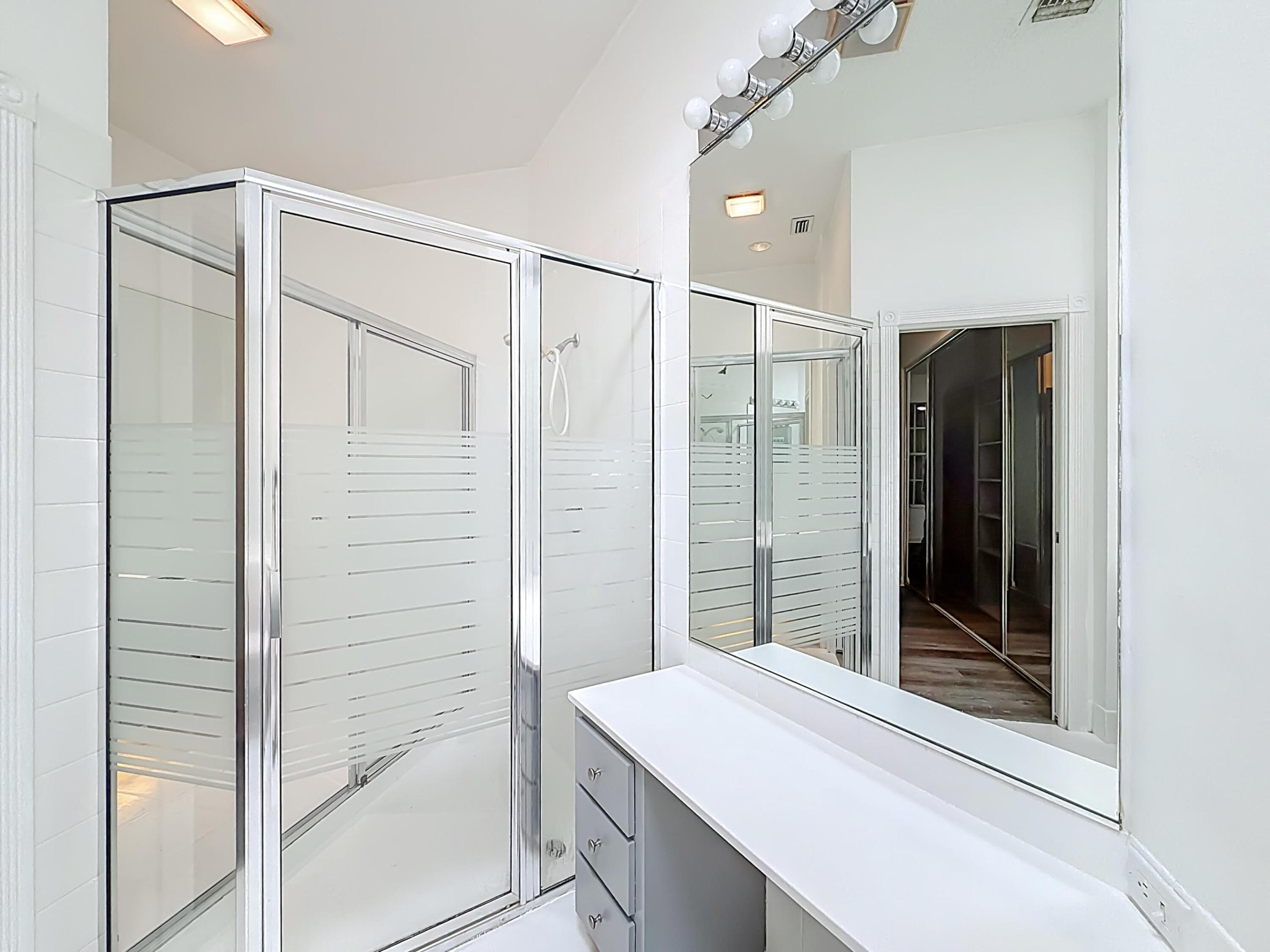 240 NW Bentley Circle