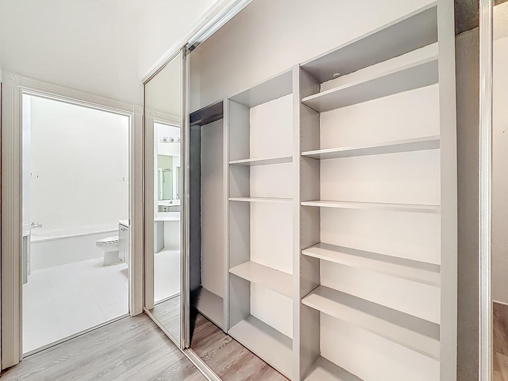 240 NW Bentley Circle