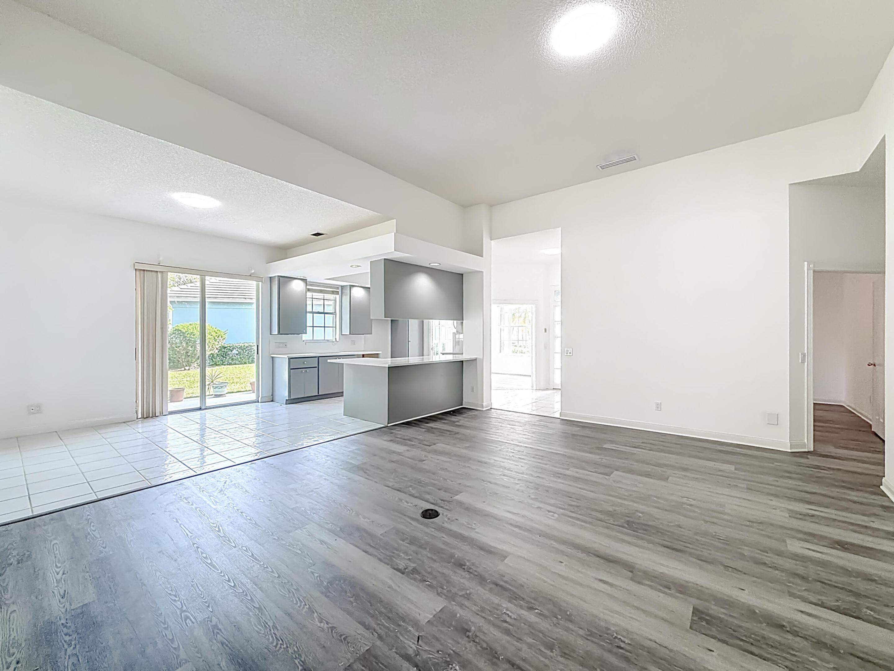 240 NW Bentley Circle