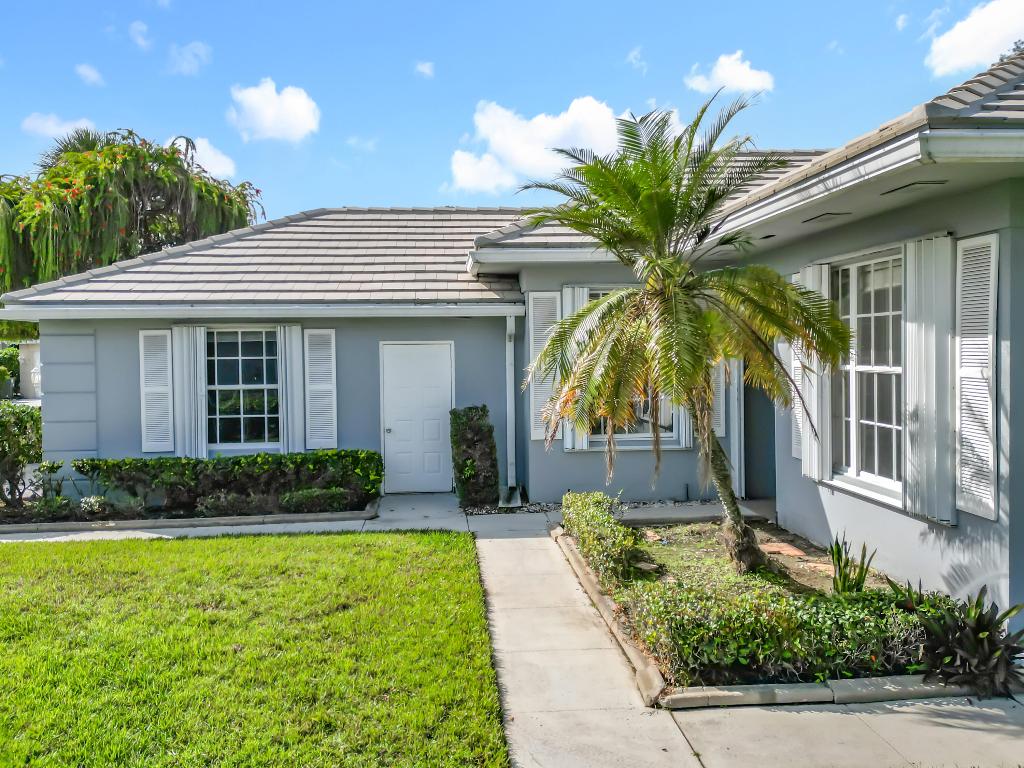 240 NW Bentley Circle