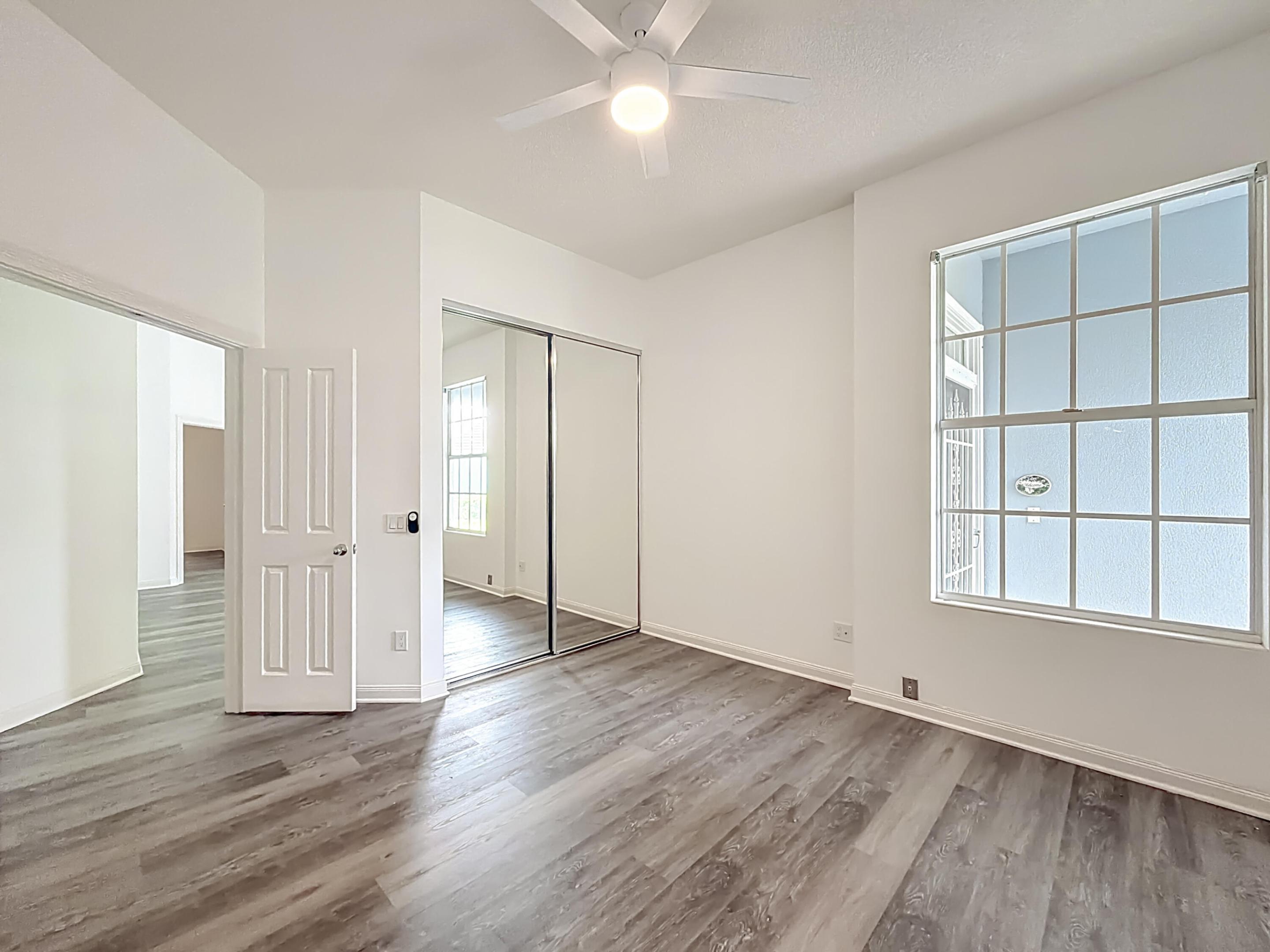 240 NW Bentley Circle