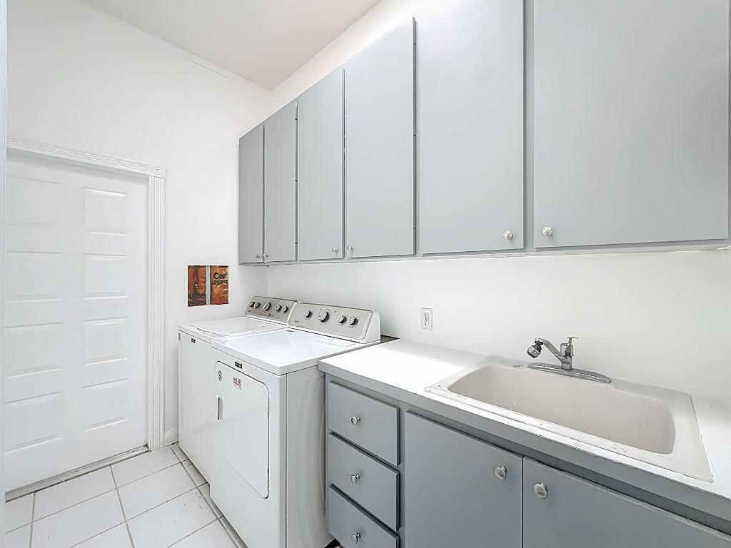 240 NW Bentley Circle