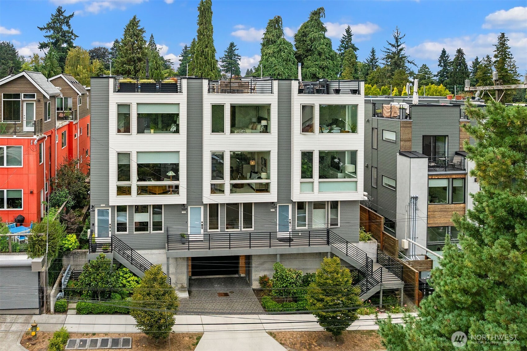 1535 Grandview Place E