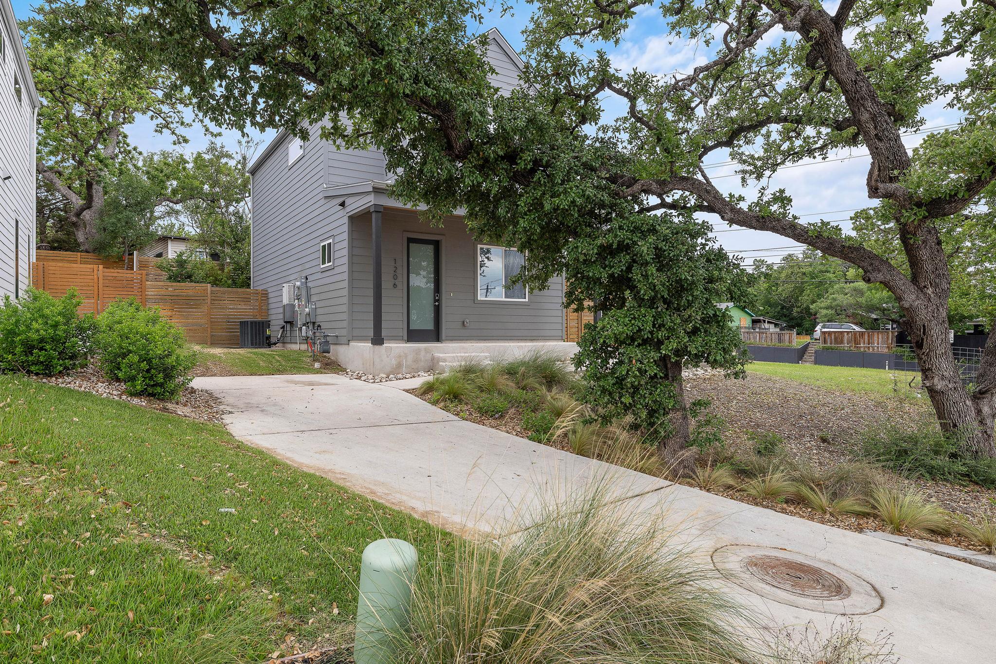 1206 Sarabeth WAY