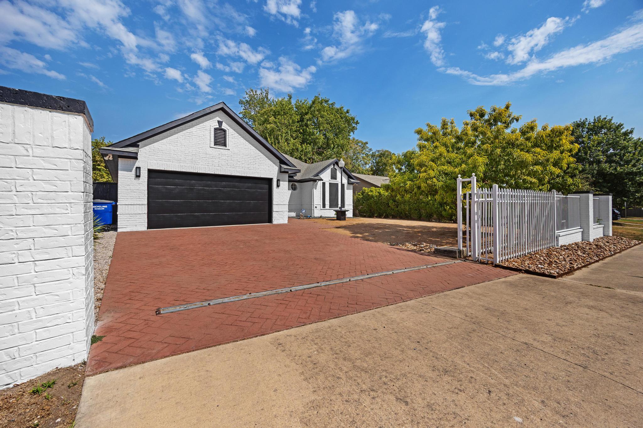 10901 Parkfield DR