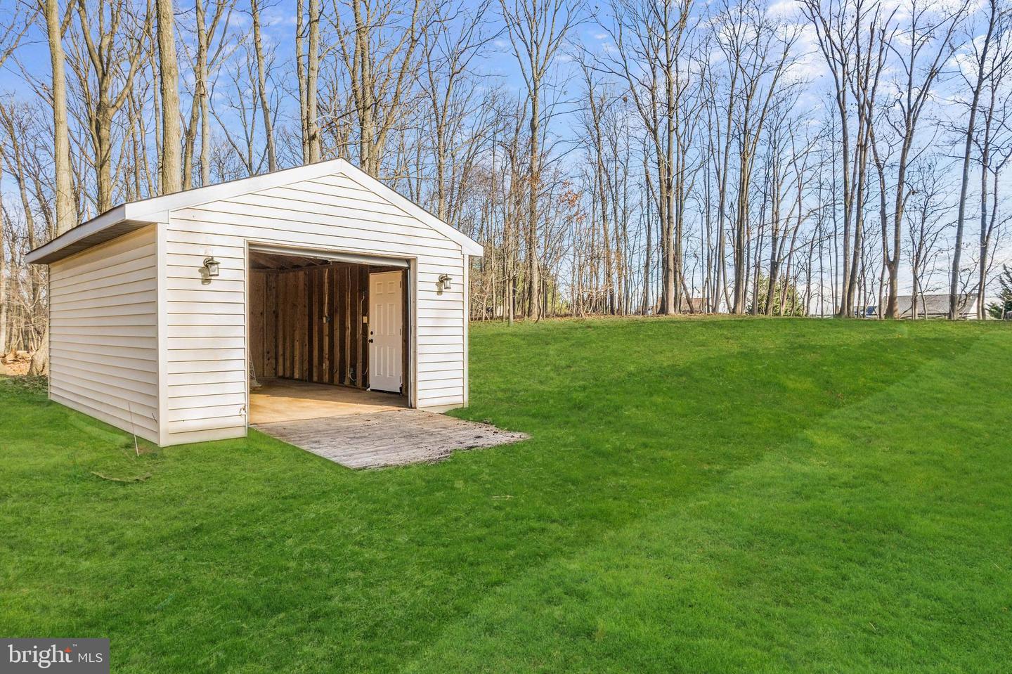 4124 Larson LANE