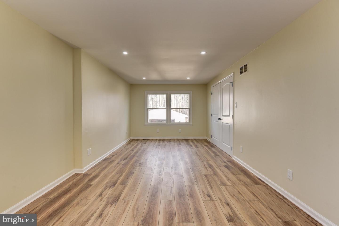 4124 Larson LANE