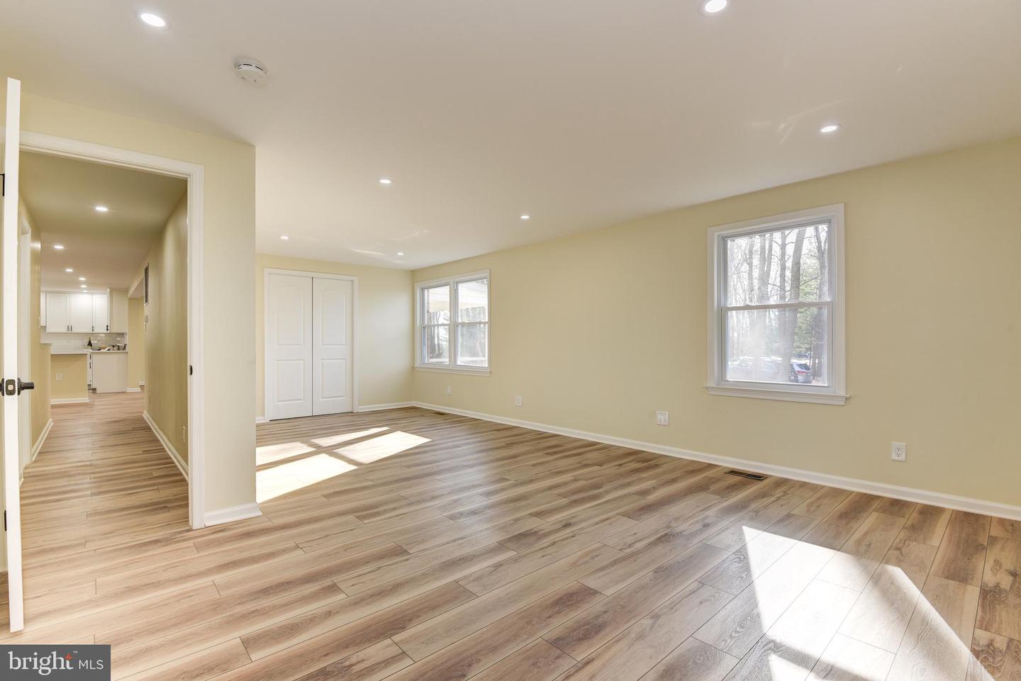 4124 Larson LANE