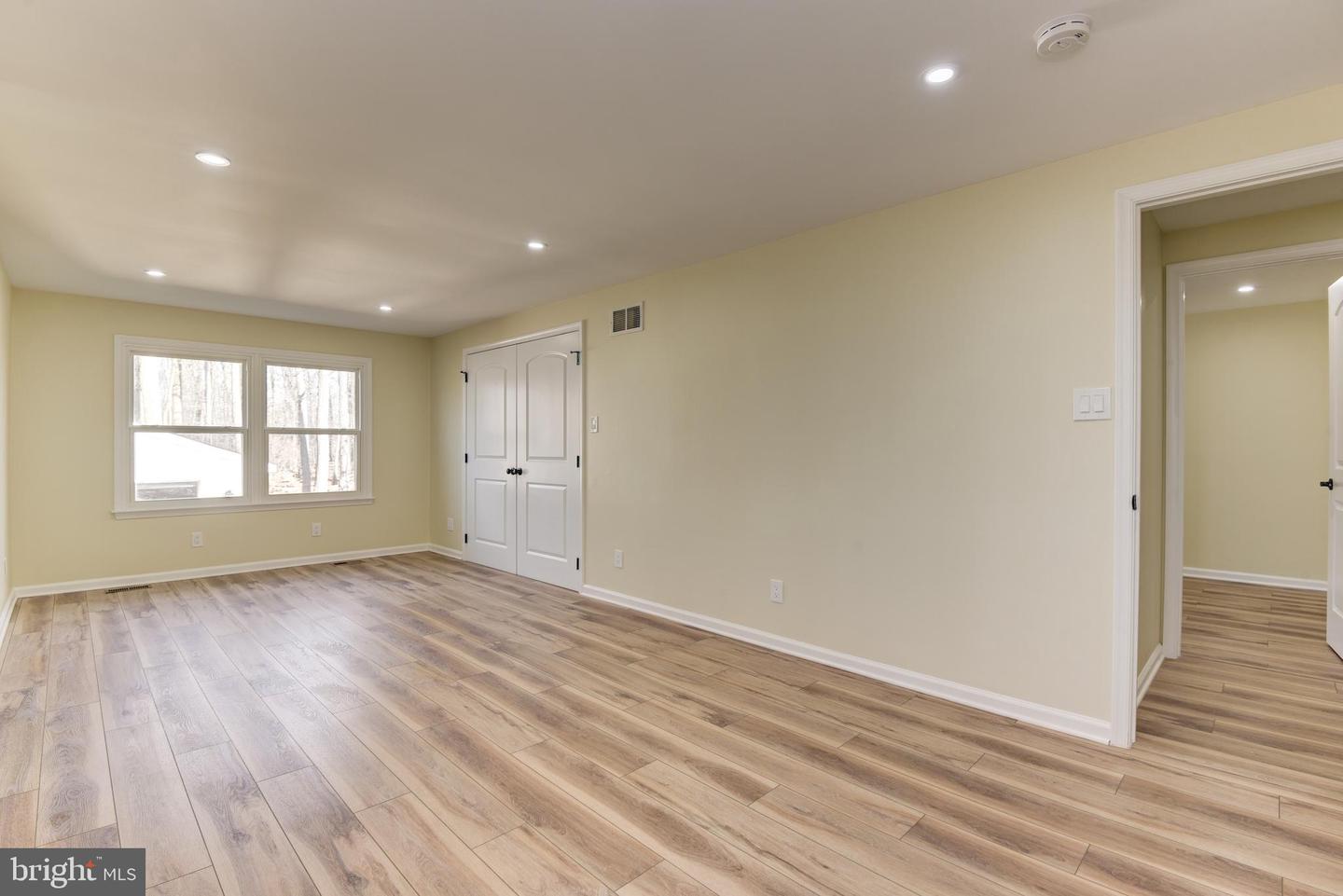 4124 Larson LANE