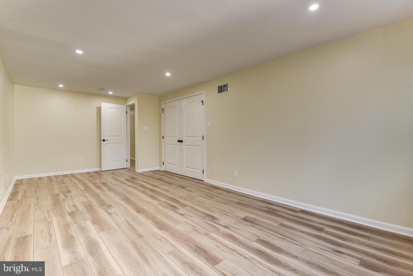 4124 Larson LANE