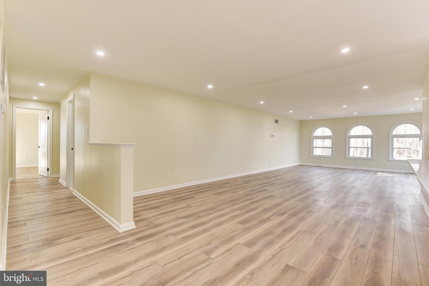 4124 Larson LANE