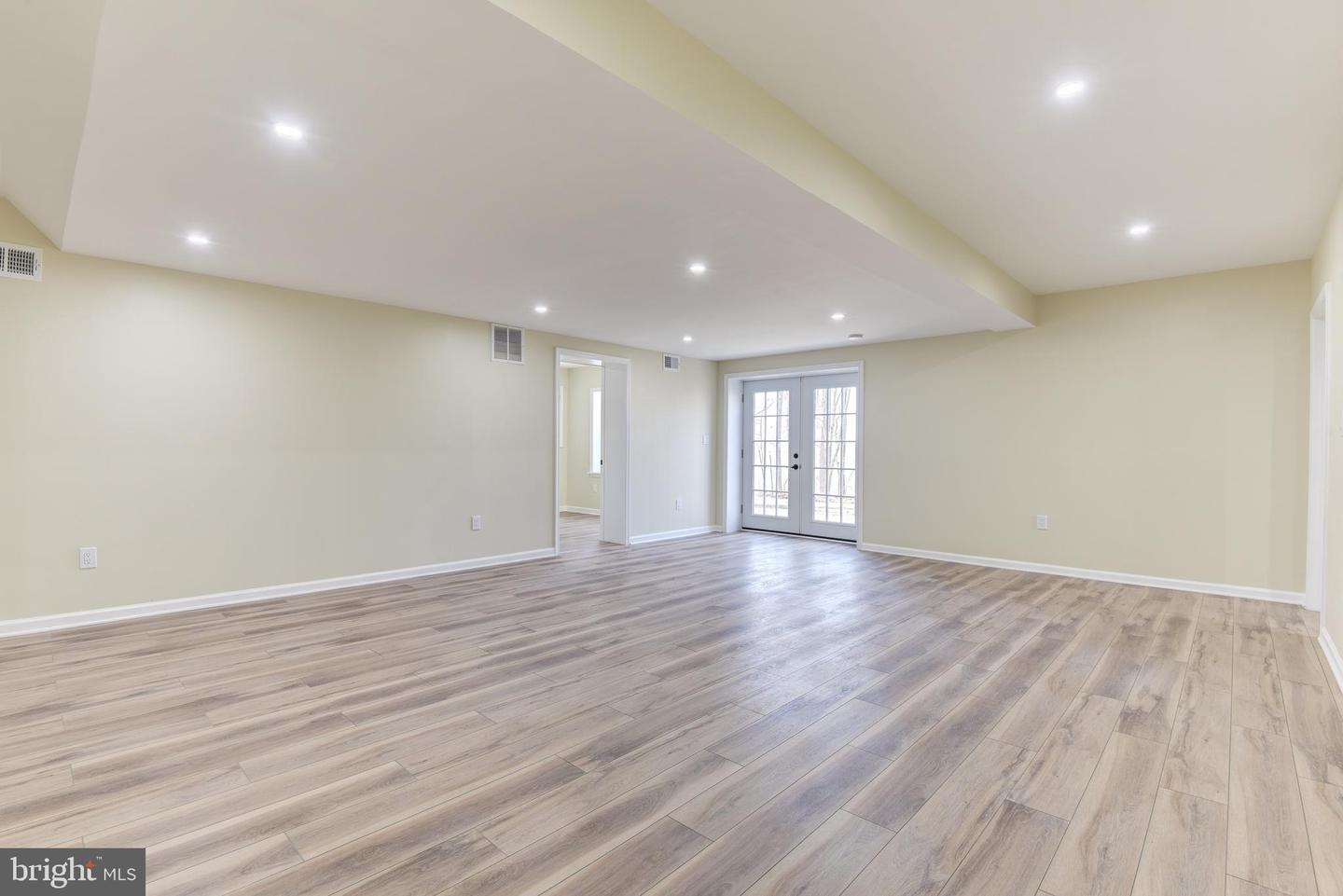 4124 Larson LANE