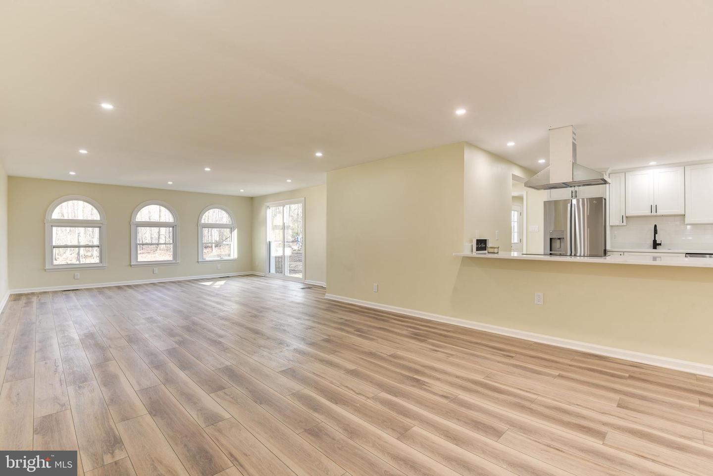 4124 Larson LANE