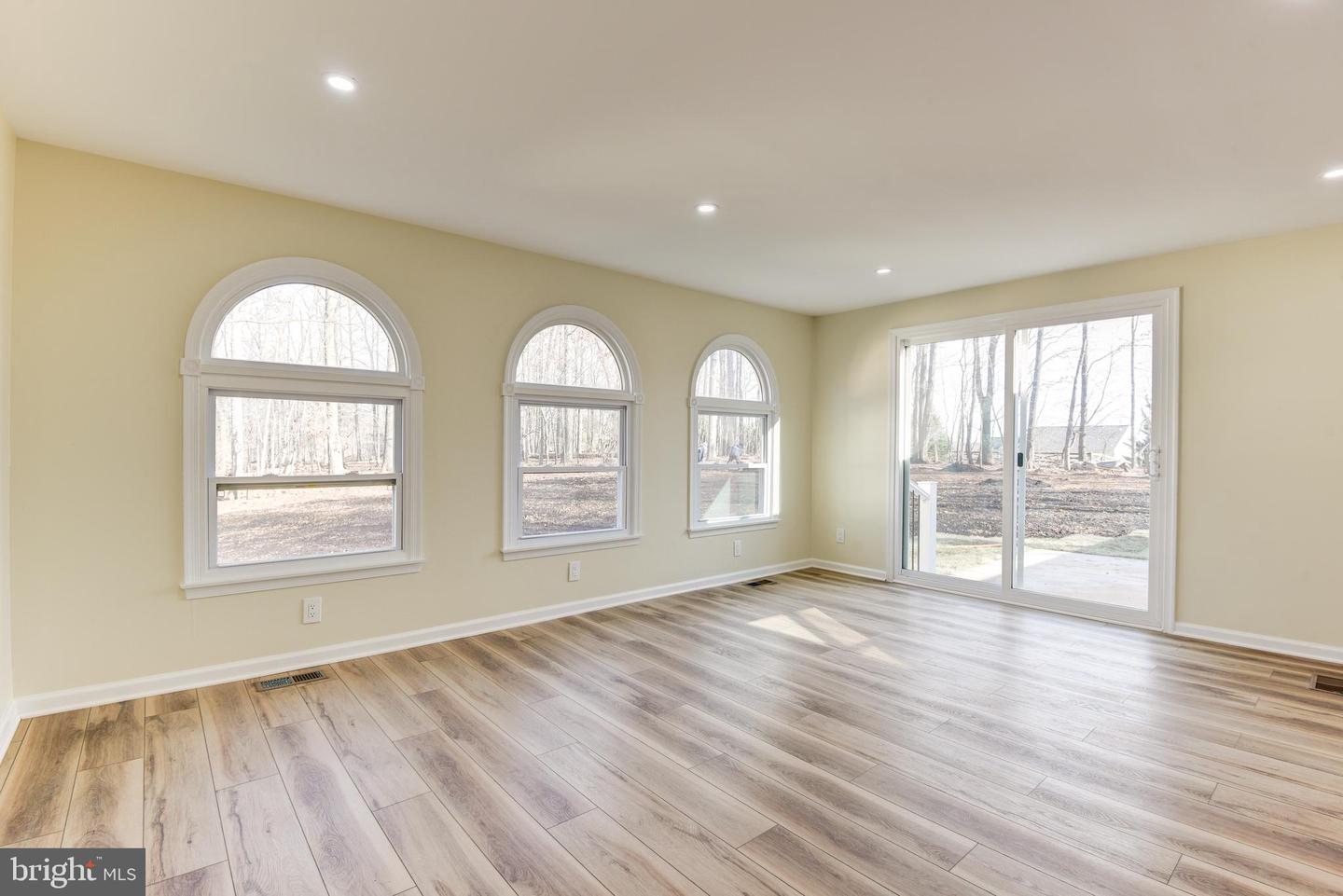 4124 Larson LANE