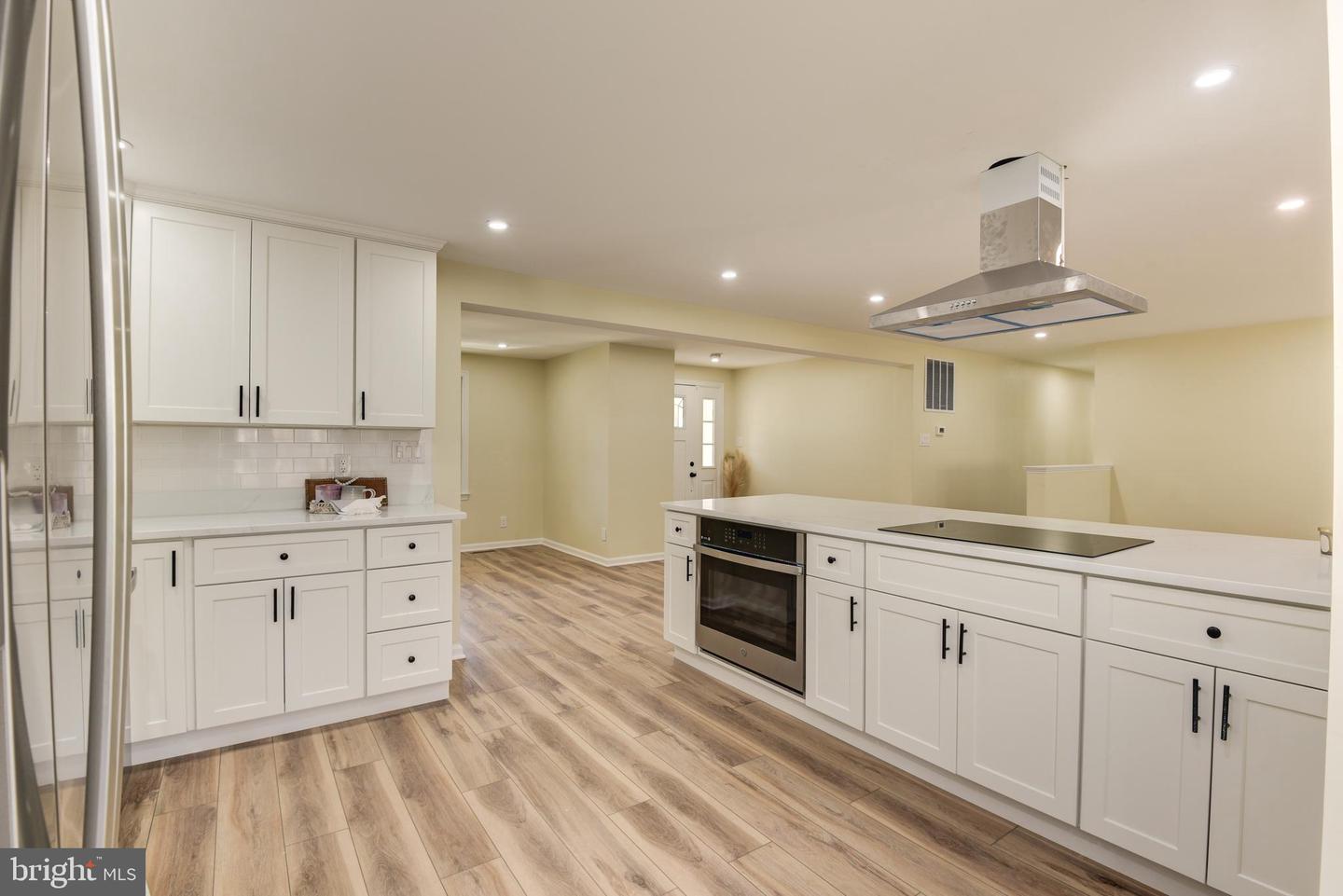 4124 Larson LANE