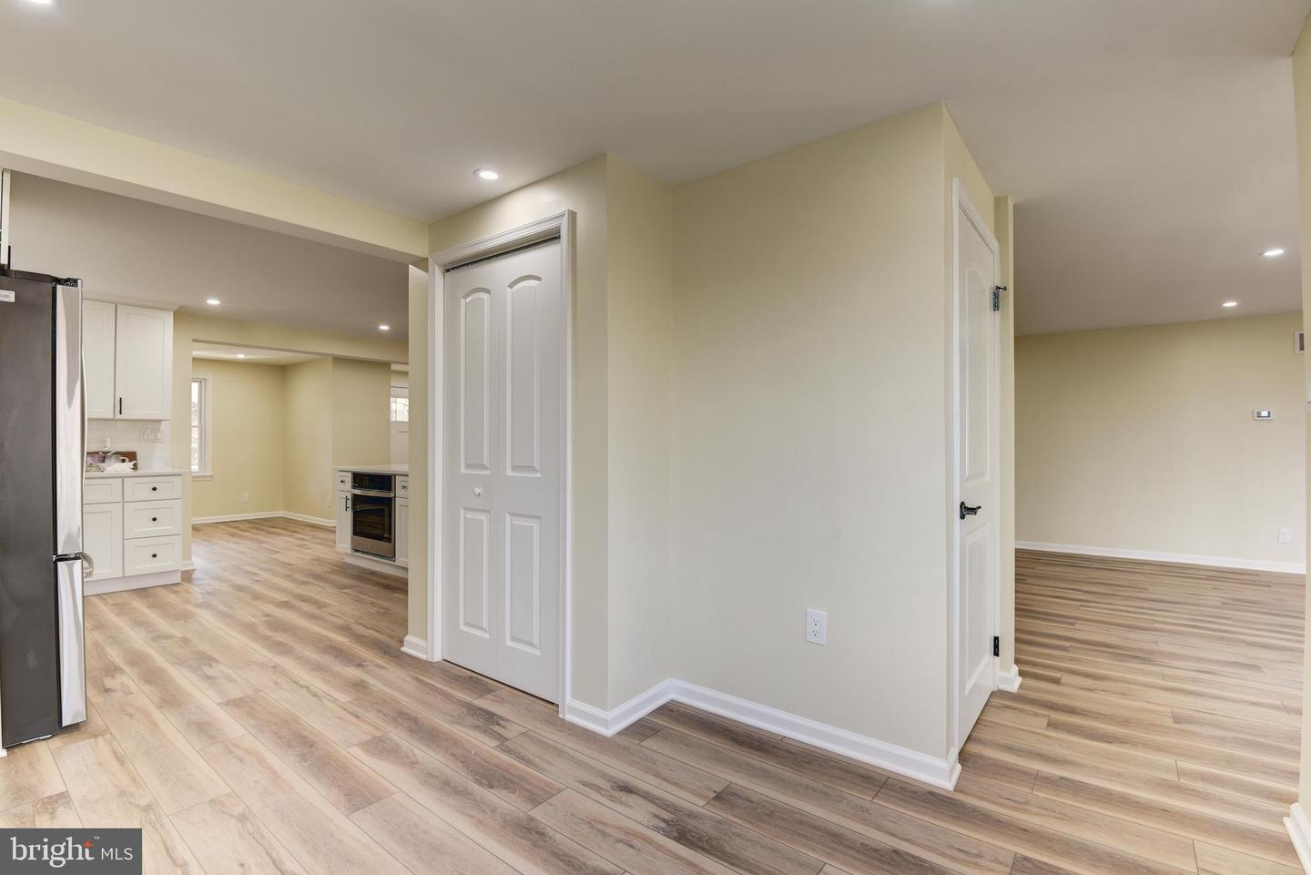 4124 Larson LANE