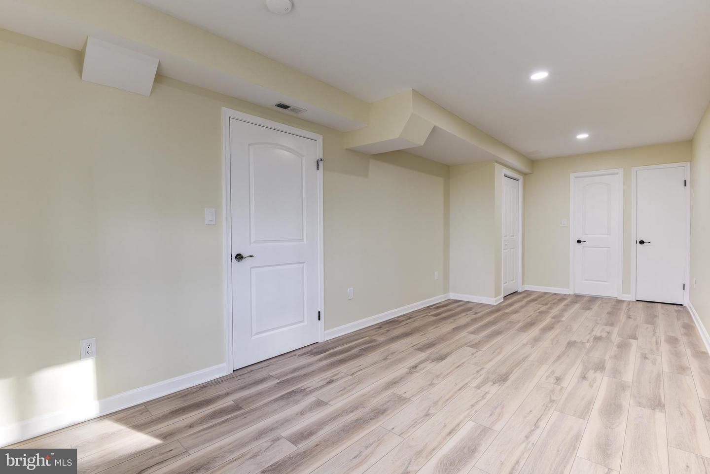 4124 Larson LANE