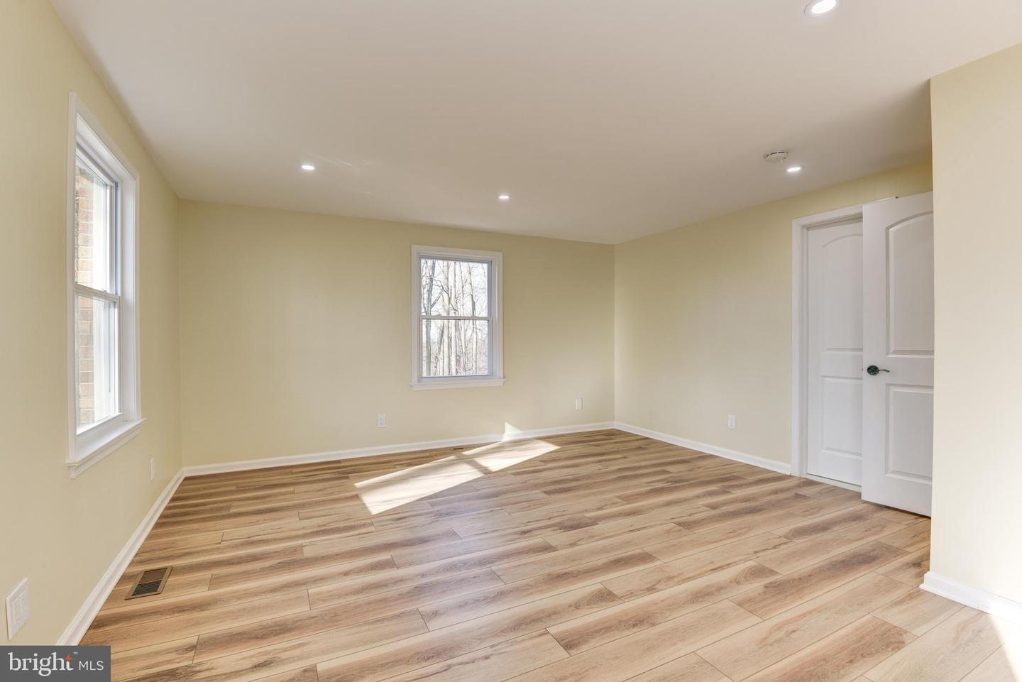 4124 Larson LANE