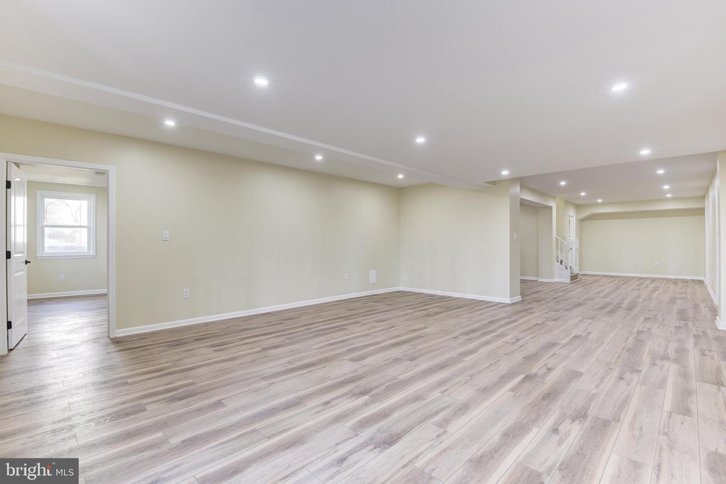 4124 Larson LANE