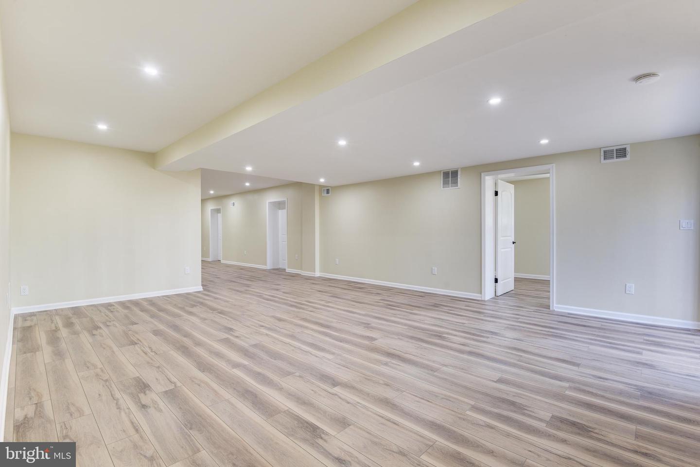 4124 Larson LANE