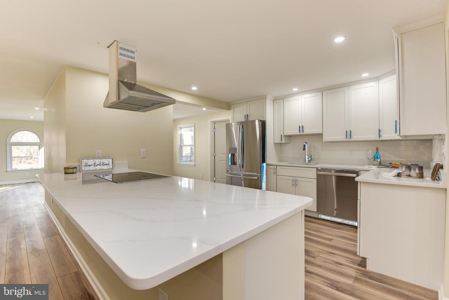 4124 Larson LANE