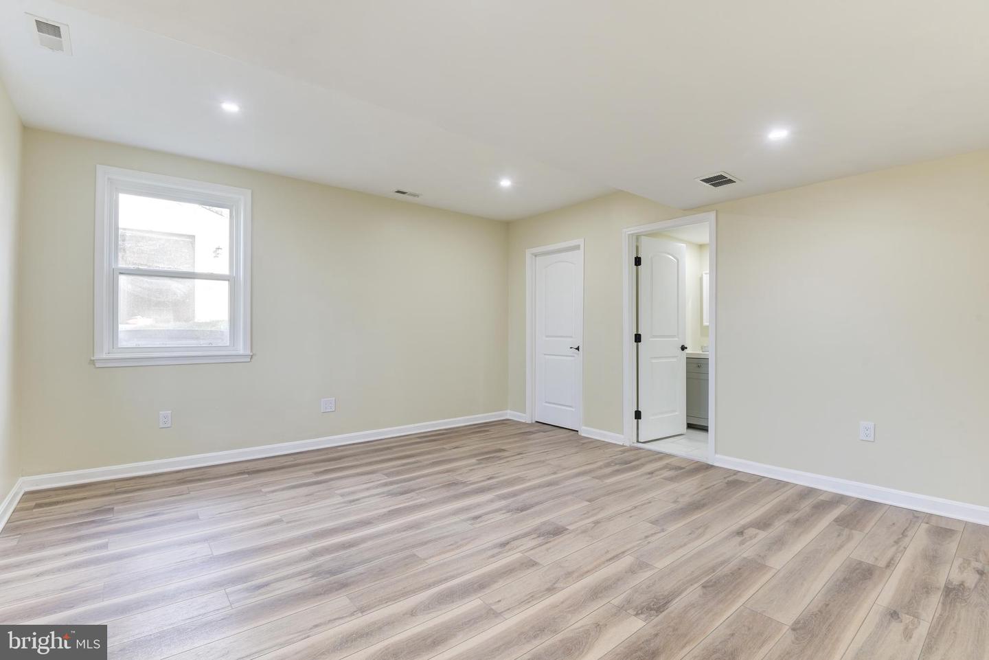 4124 Larson LANE