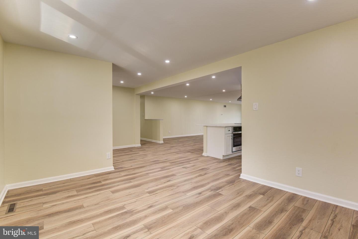 4124 Larson LANE
