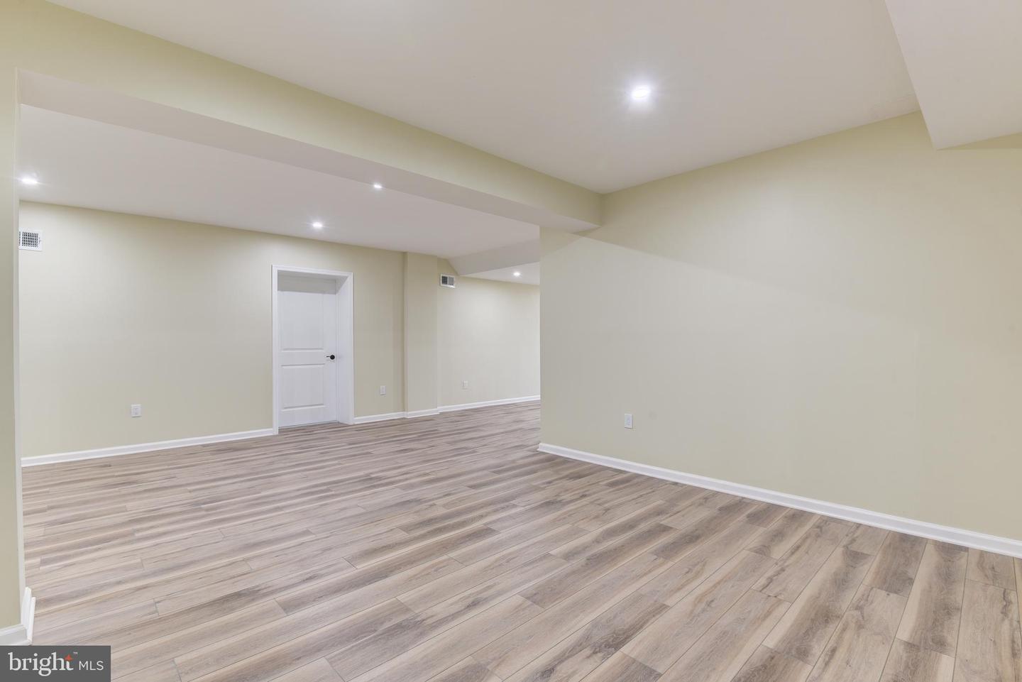 4124 Larson LANE