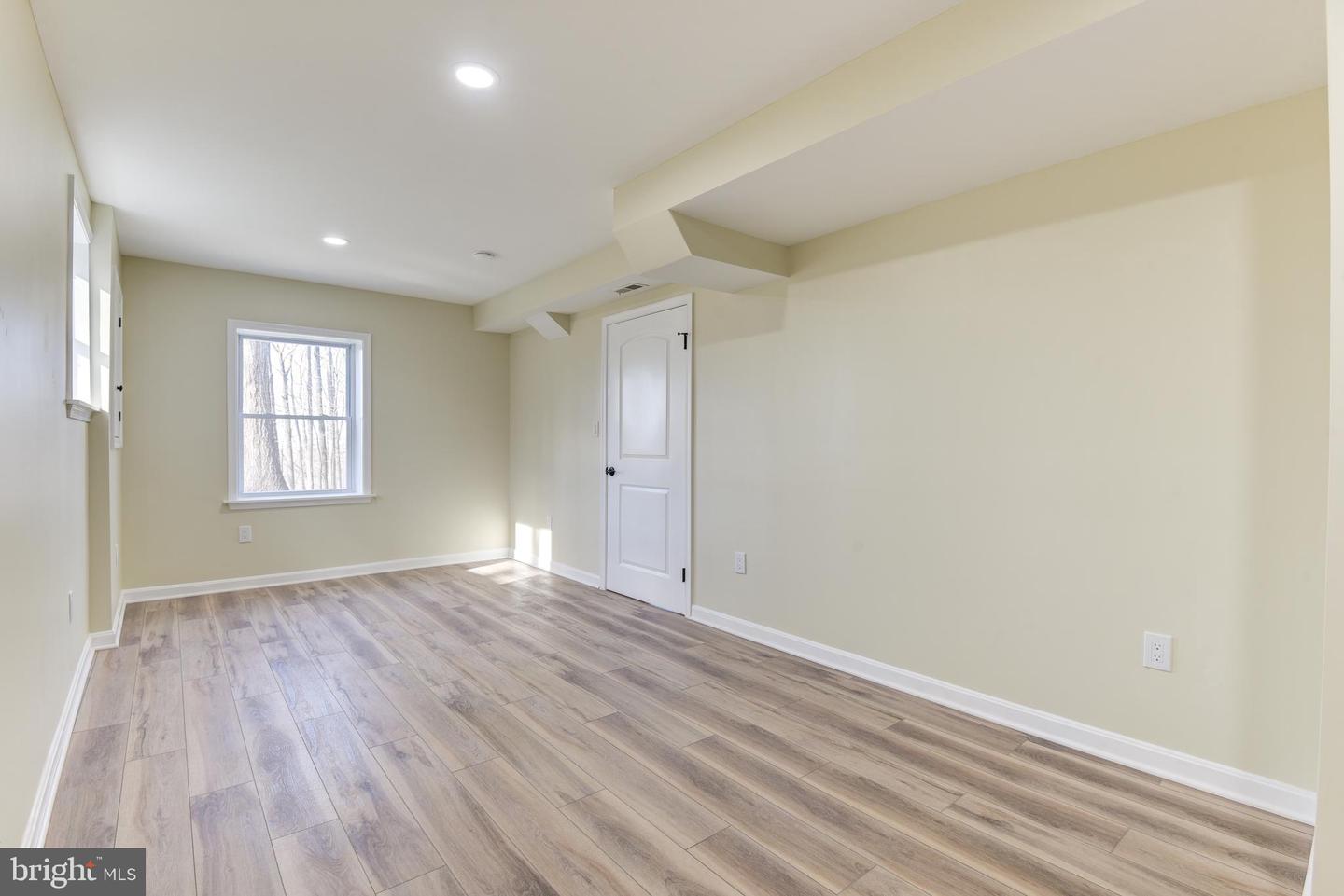 4124 Larson LANE