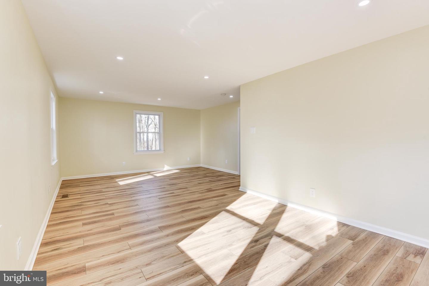 4124 Larson LANE