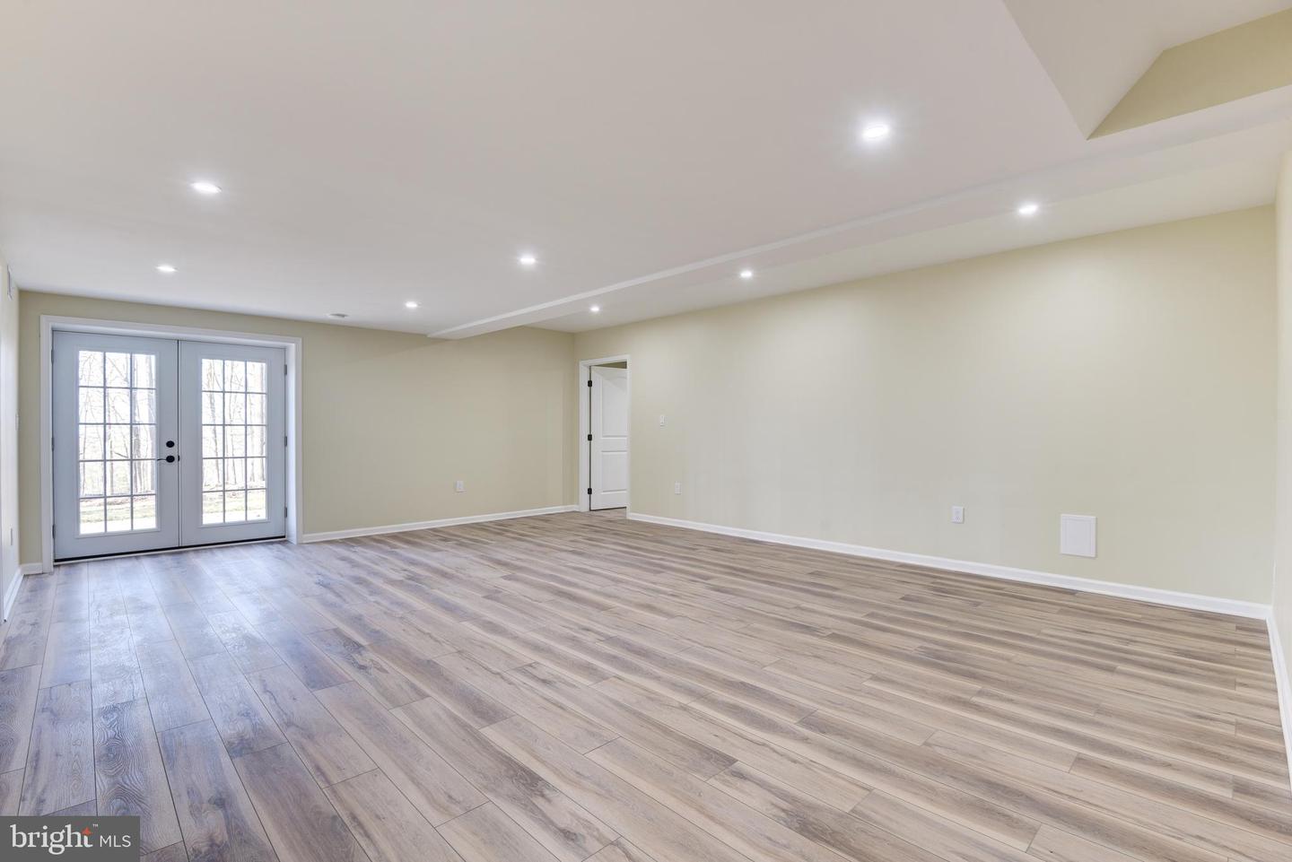 4124 Larson LANE