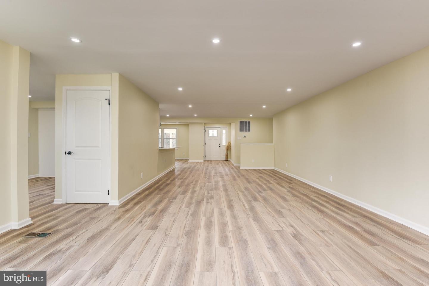 4124 Larson LANE