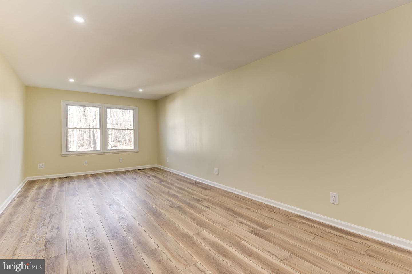 4124 Larson LANE