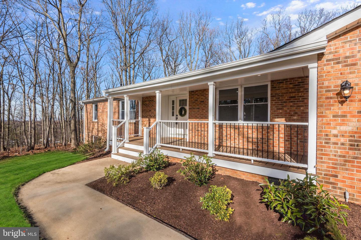 4124 Larson LANE