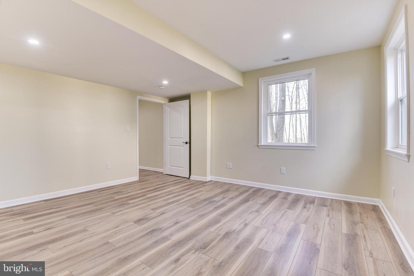 4124 Larson LANE