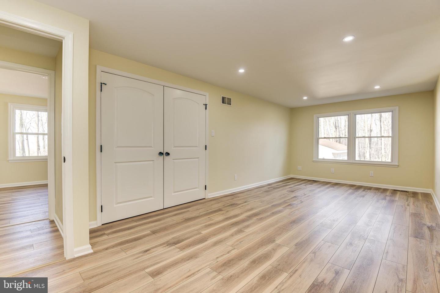 4124 Larson LANE