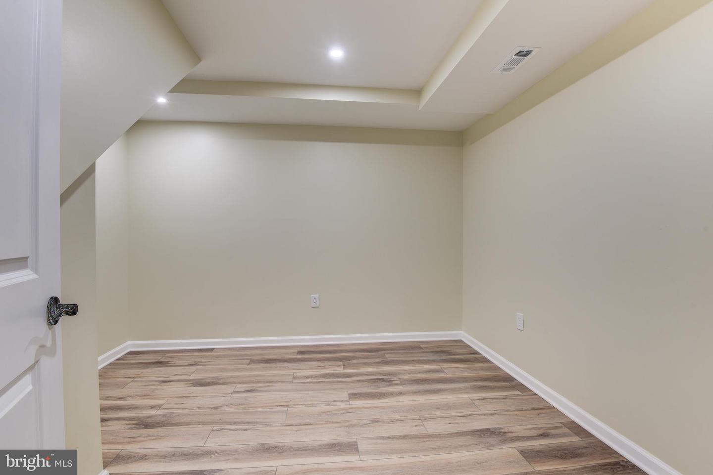 4124 Larson LANE