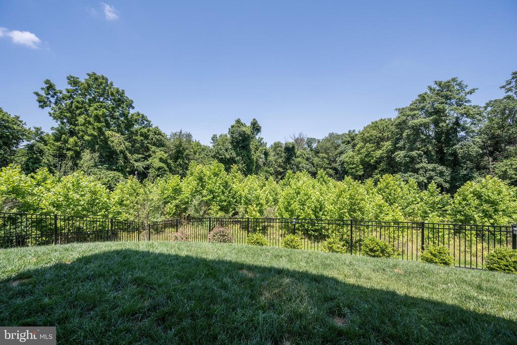 5745 Hawk Ridge Rd