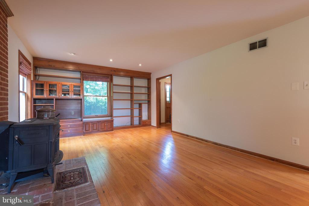 16120 Barnesville Rd